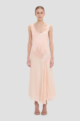 Lace dress in blossom