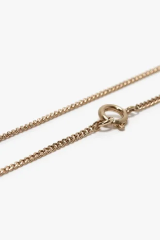 Long fine chain in gold